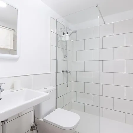 Home2book Modern At Oasis Duna, *