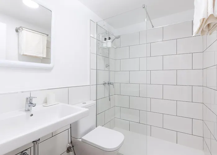 Home2book Modern At Oasis Duna, *